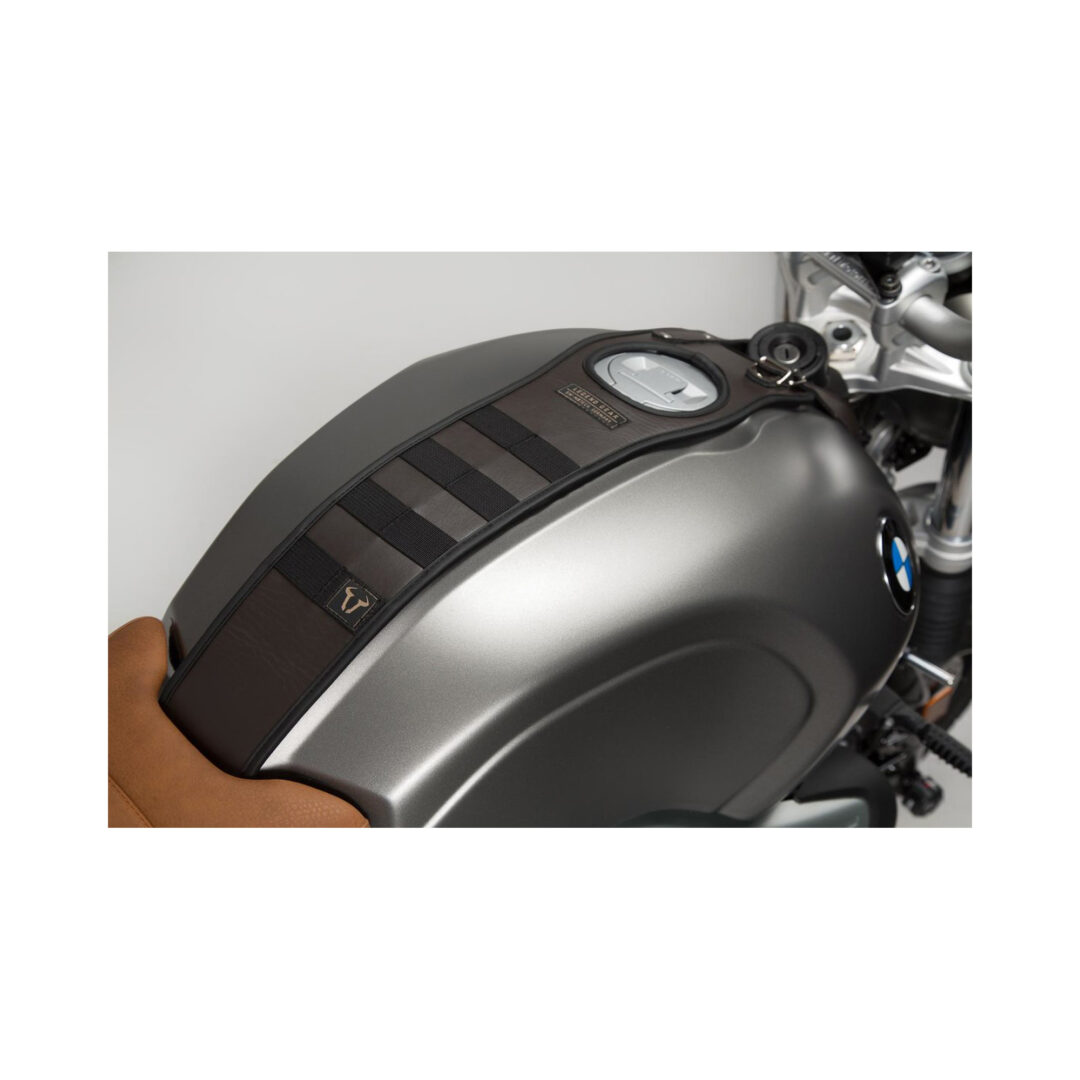 SW-Motech Legend Gear Tank Strap set met LA2 accesoire tas BC.TRS.07.512.50200