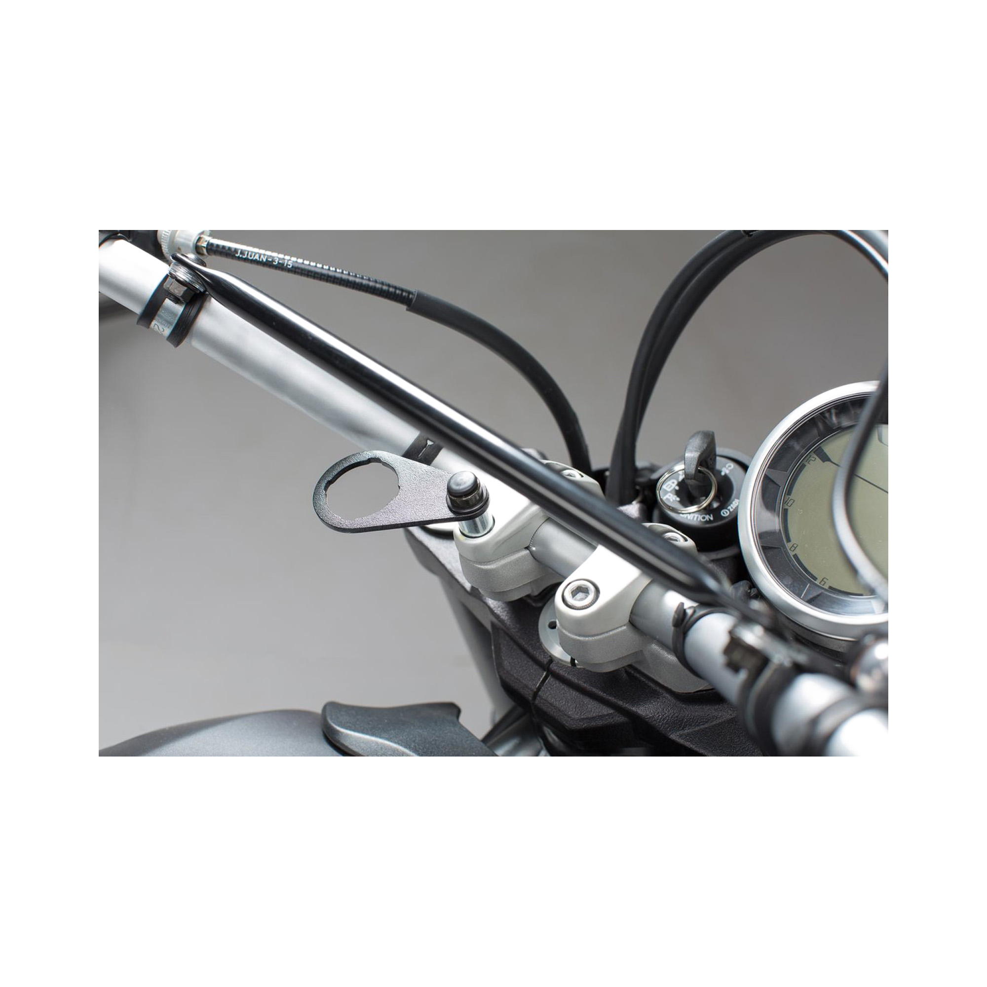 SW-Motech Bevestigingsset universeel voor 12v Kabel met Plug EMA.00.107.12300